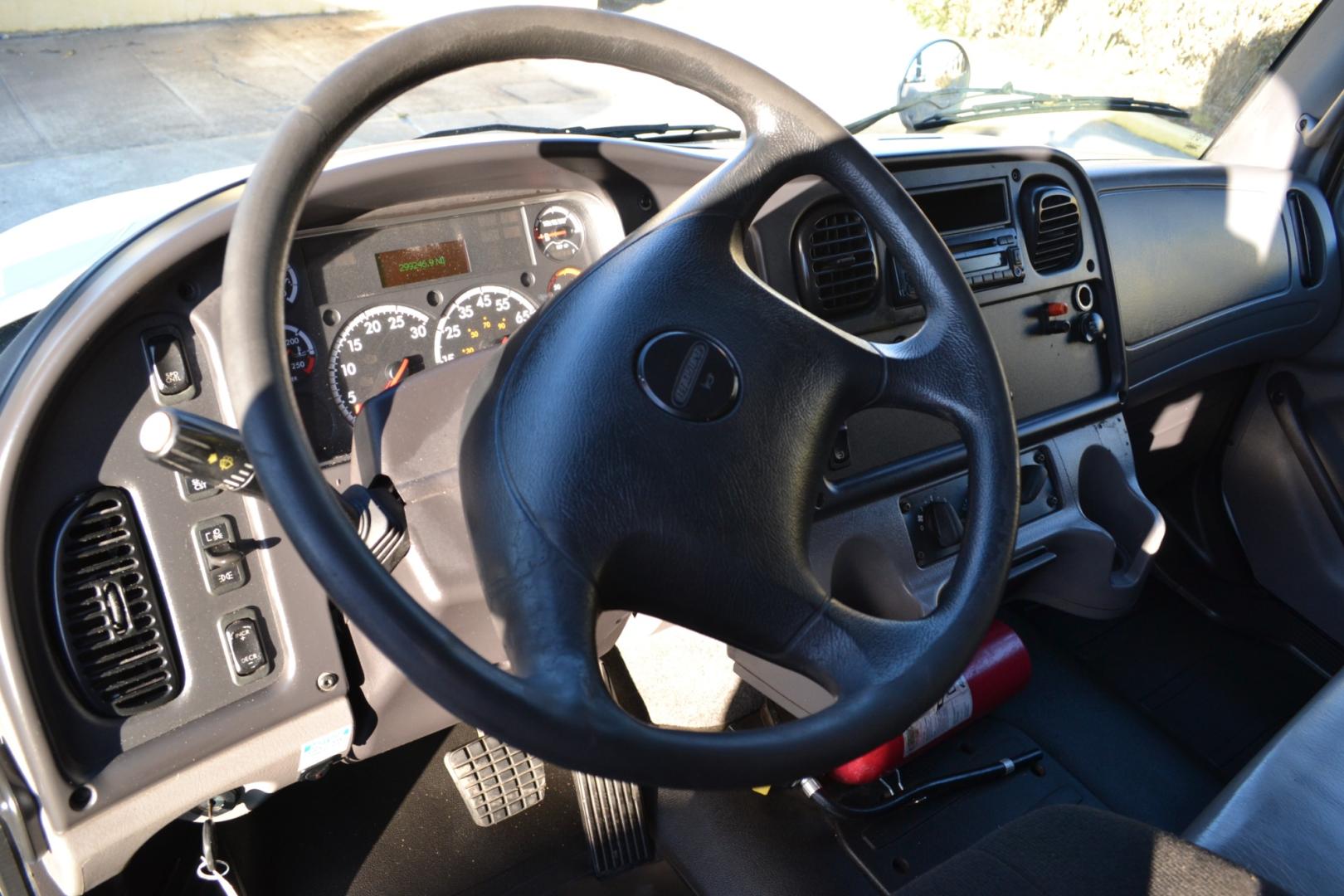 2016 WHITE /BLACK FREIGHTLINER M2-106 with an CUMMINS ISL 8.9L 280HP engine, ALLISON 3000HS AUTOMATIC transmission, located at 9172 North Fwy, Houston, TX, 77037, (713) 910-6868, 29.887470, -95.411903 - Photo#18